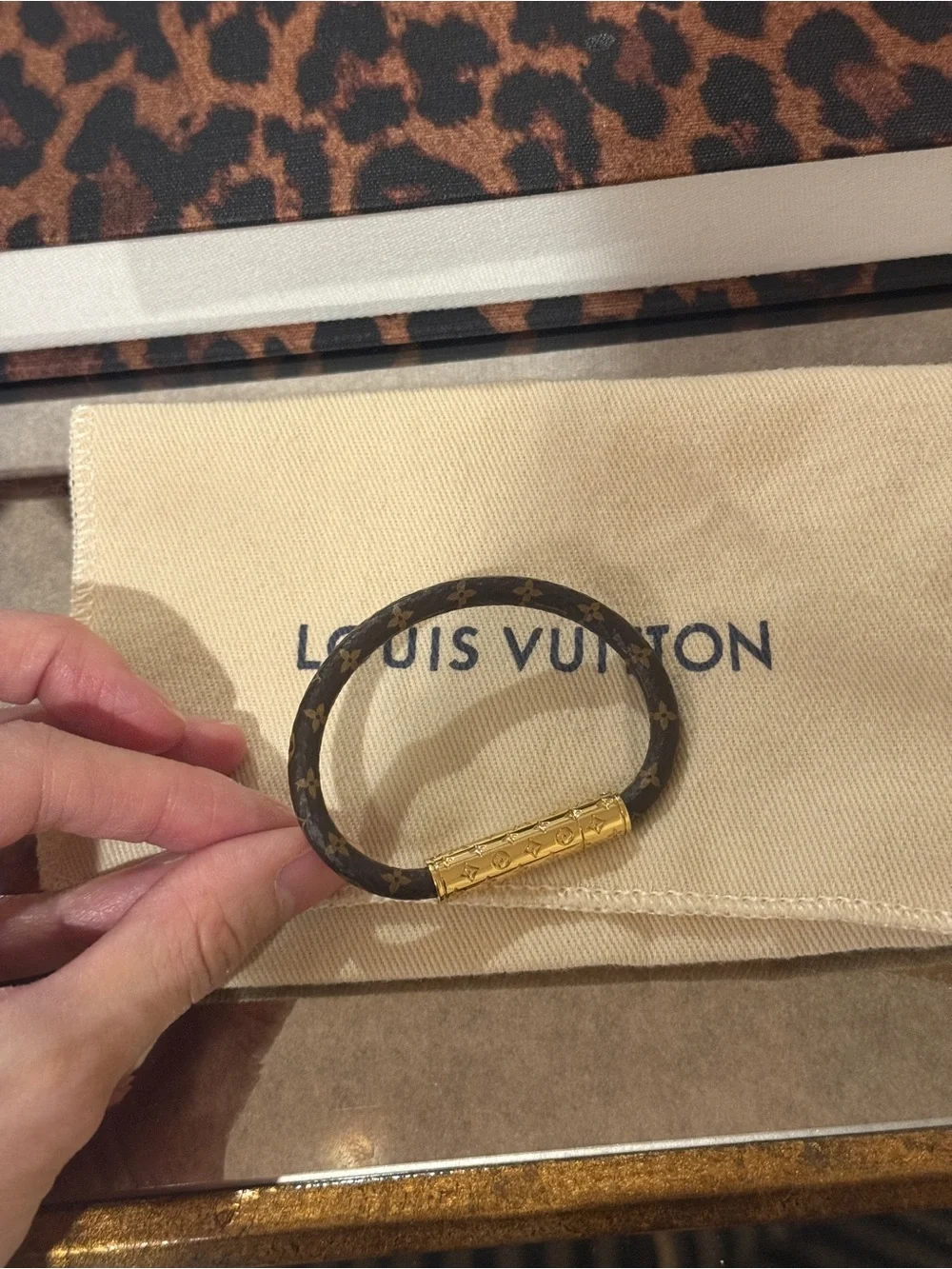 Louis Vuitton LV Confidential Bracelet – Size 17 - Picture 3 of 4